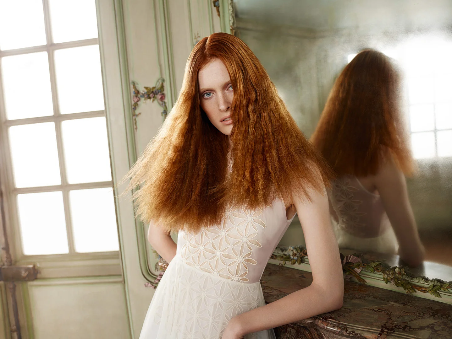 Our red interpretation of Bronde, Ronze goes from a gold, copper blonde base to spotlighting a very light, copper and gold brunette.