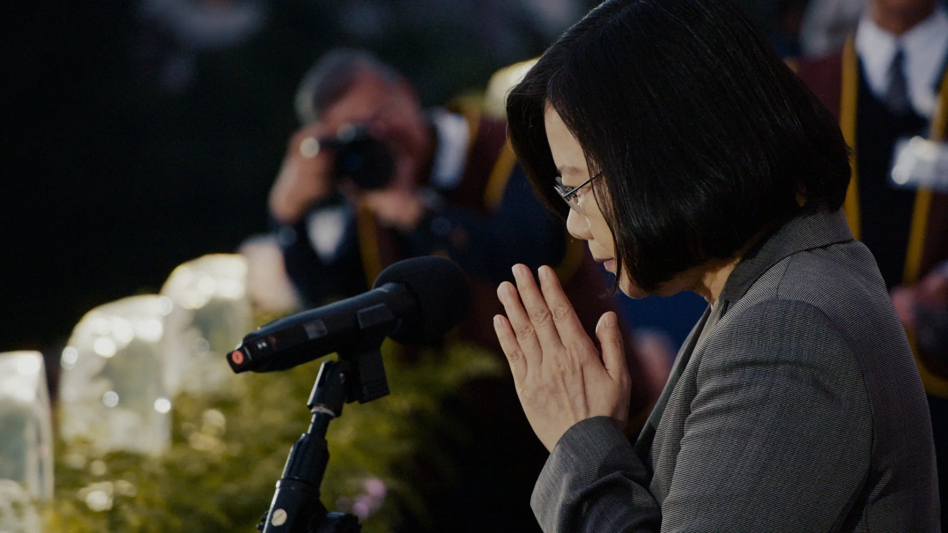 Tsai Prays.jpg