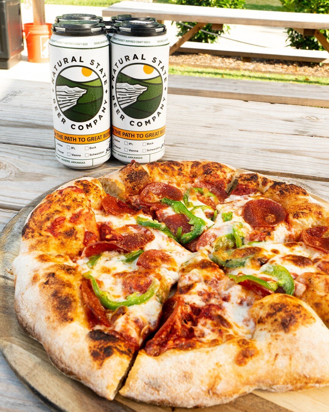 We had so much fun the last time we  we're at  Natural State Beer Company we had to go back again! 

Swing by Natural State Beer co. this Saturday from 4pm-8p for a wood-fired sourdough pizza and cold locally brewed beer.