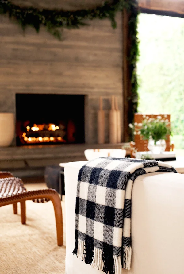 Via - Mydomaine.com 4. PILLAR LANTERNS & VOTIVES Add a bit of visual warmth to Fall’s chilly nights with a few flickering flames. Both lanterns & votives come in a variety of styles & materials to play to your taste whether it be rustic or chic.