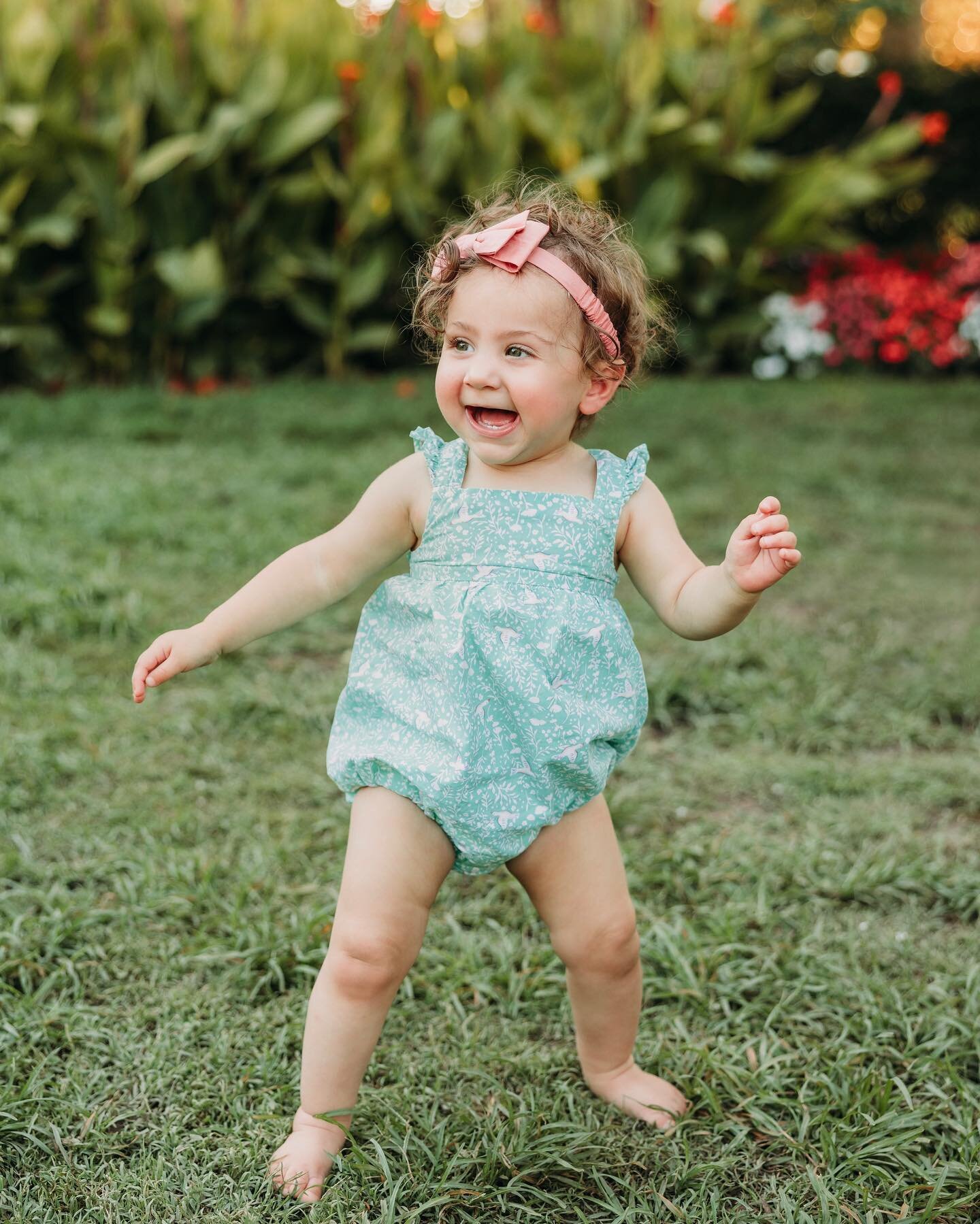 Seeing the pride Aylah felt standing up on her own and taking some of her first steps made my heart explode!! Also, don&rsquo;t sleep on Centennial park in July&hellip; the flower garden is 🤌🏻😍