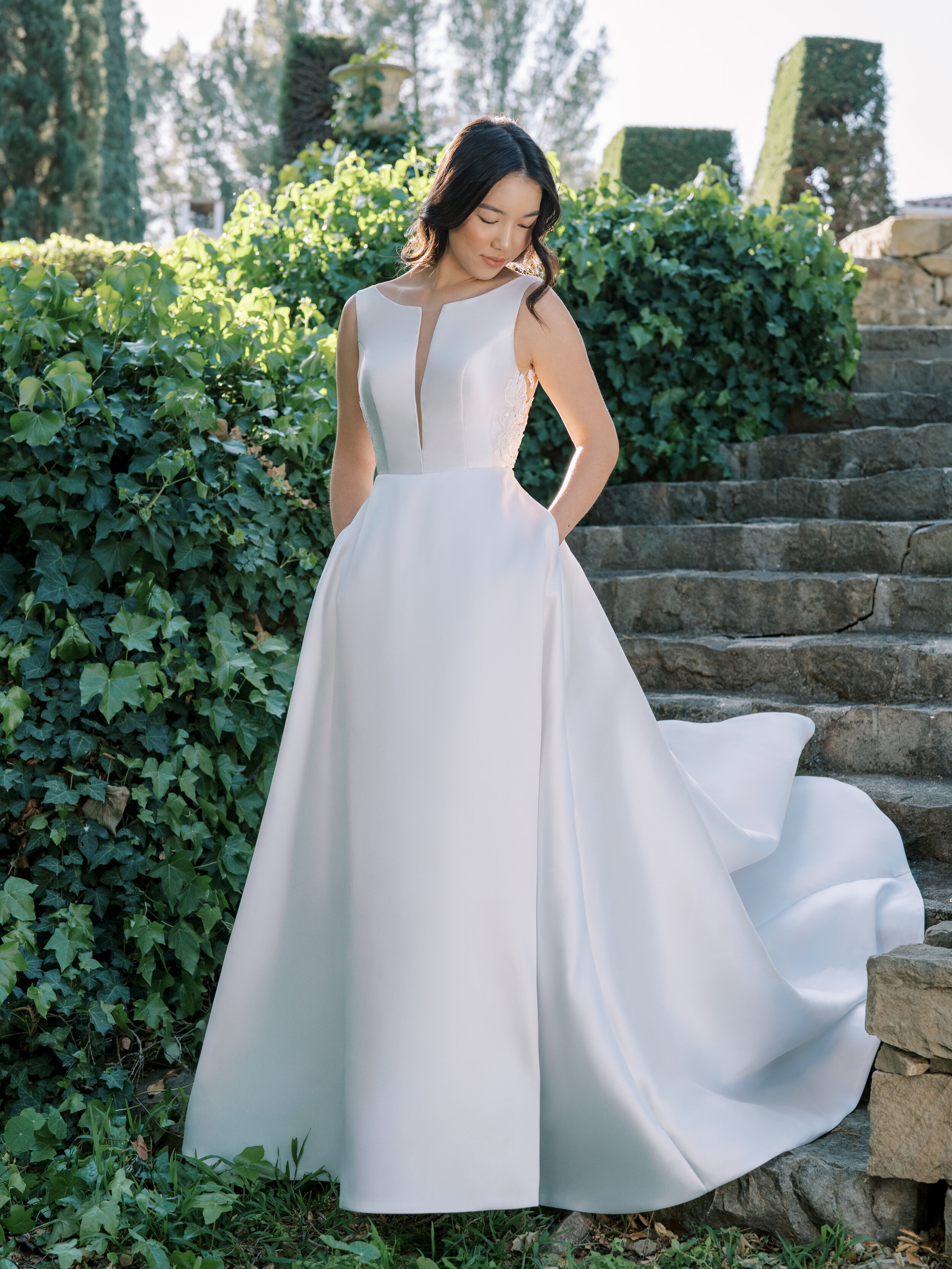 Anne Barge Bridal Fall 2023 Collection - SingaporeBrides