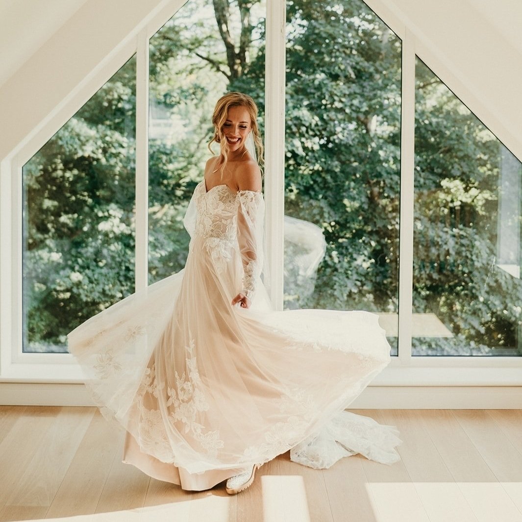 Tanner 💫
In the midst of lace, laughter, and love &ndash; capturing the moments as the bride transforms into a vision of pure elegance. 

Gown // @madilanebridal
Photography // @andrewraephotographer 
Wedding Planner // @wild.hearts.elopements
Hair 