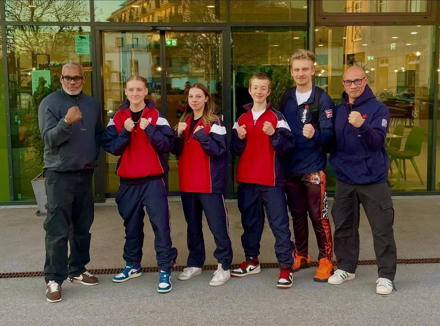 Weighed in and good to go 🇬🇧 

Best of fighting luck Kayla, Isaac, Mindas and Nieve, and coaches Wai and Kenny.

Osu!