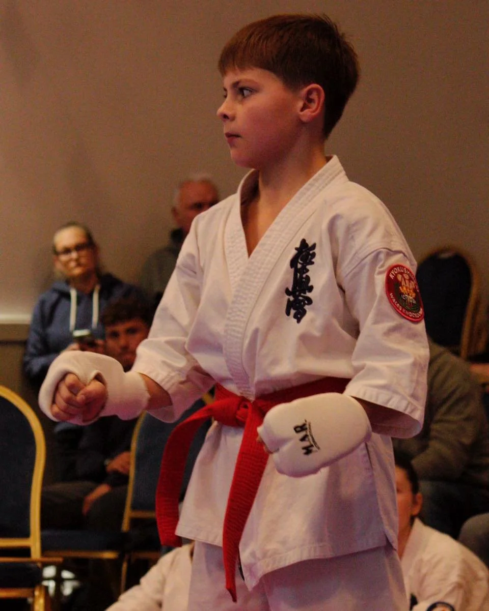 Some shot captured at the England V Wales 2025 tournament 🏴󠁧󠁢󠁥󠁮󠁧󠁿🏴󠁧󠁢󠁷󠁬󠁳󠁿

Thanks to Katja RS Photography for the photographs.

#kyokushin #BKK #bkkkyokushinkai #ifkkyokushin #karate #strengthinunity