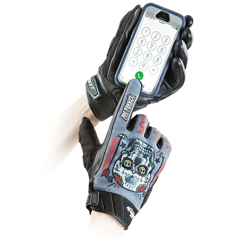 Conductive materials at the finger tips and thumbs for touchscreen access