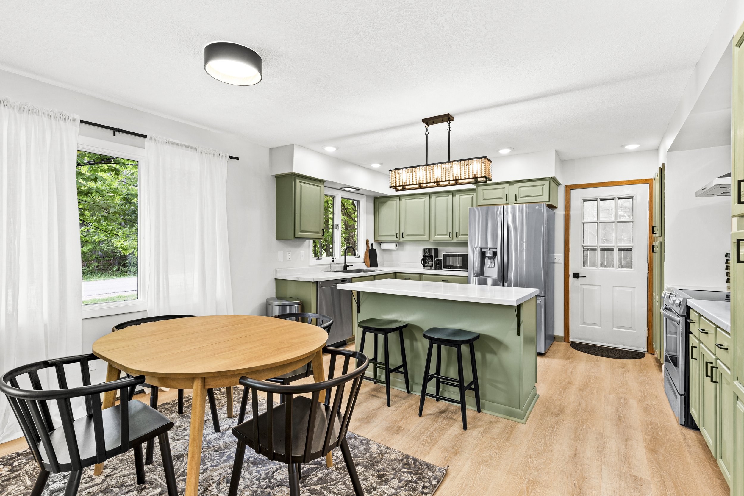 4865_Woodridge_Dr_19.jpg