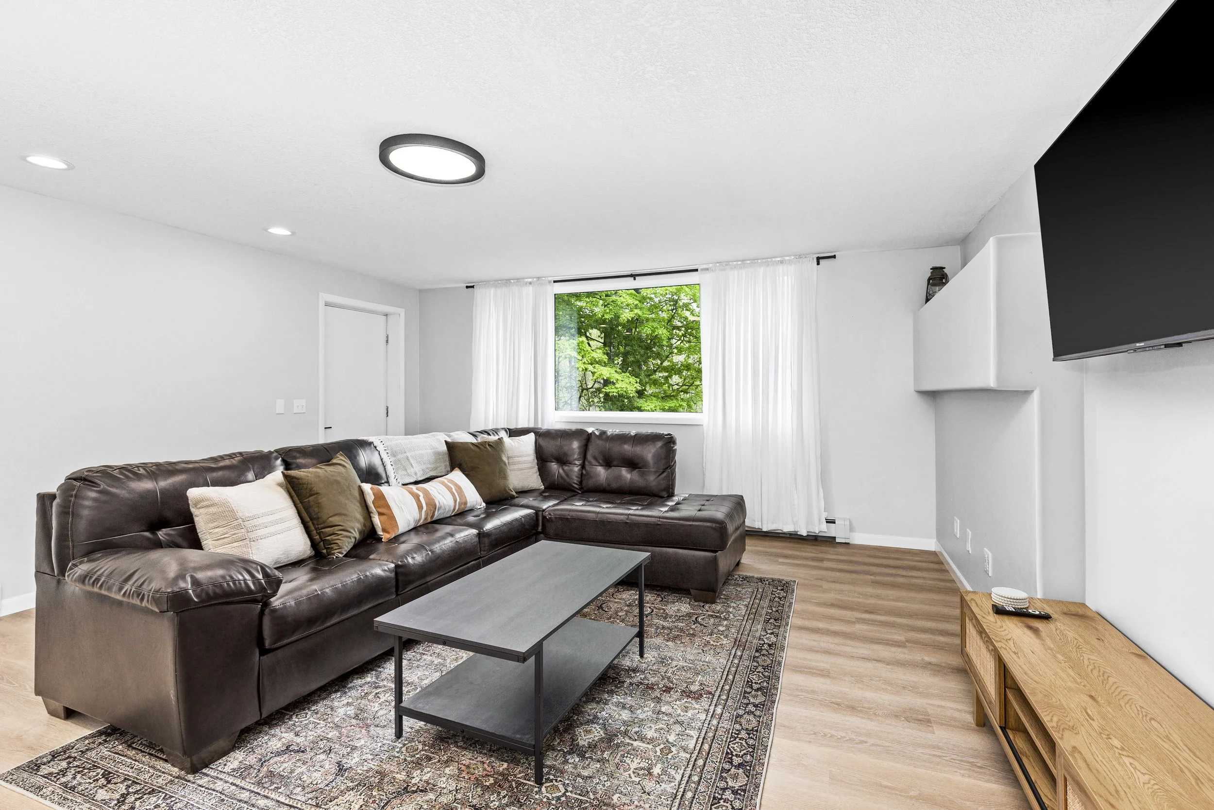 4865_Woodridge_Dr_65.jpg