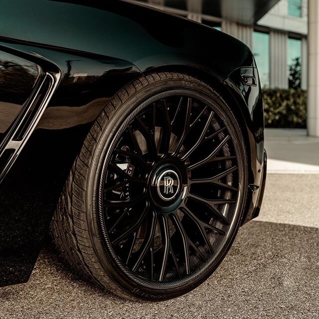 Rolls Royce on 24&rdquo;s featuring our Carbon fiber lips | Follow the link in our bio to find your next set of wheels to bring your ride to the next level | #AlphaOneWheels #KeepItA1