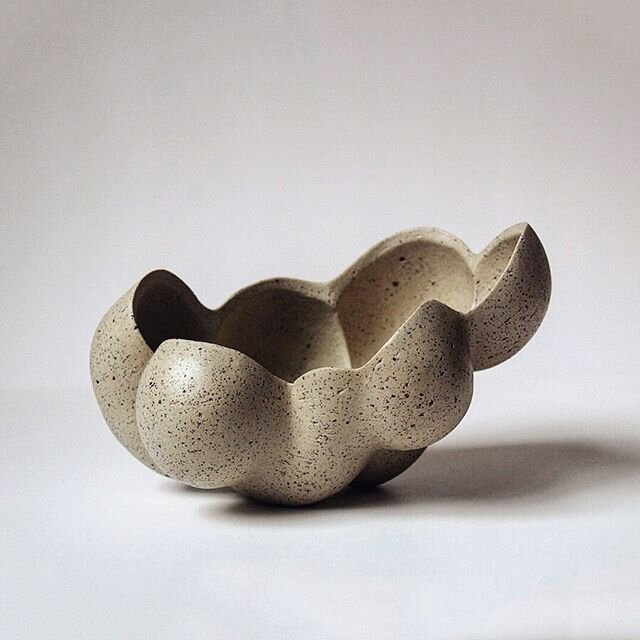 Zo&euml; Powell ceramics #zoepowell #sculpture #ceramics #ceramicsculpture #contemporaryceramics #interiordesign #interiors #contemporarysculpture #minimalism #clay #stoneware #art