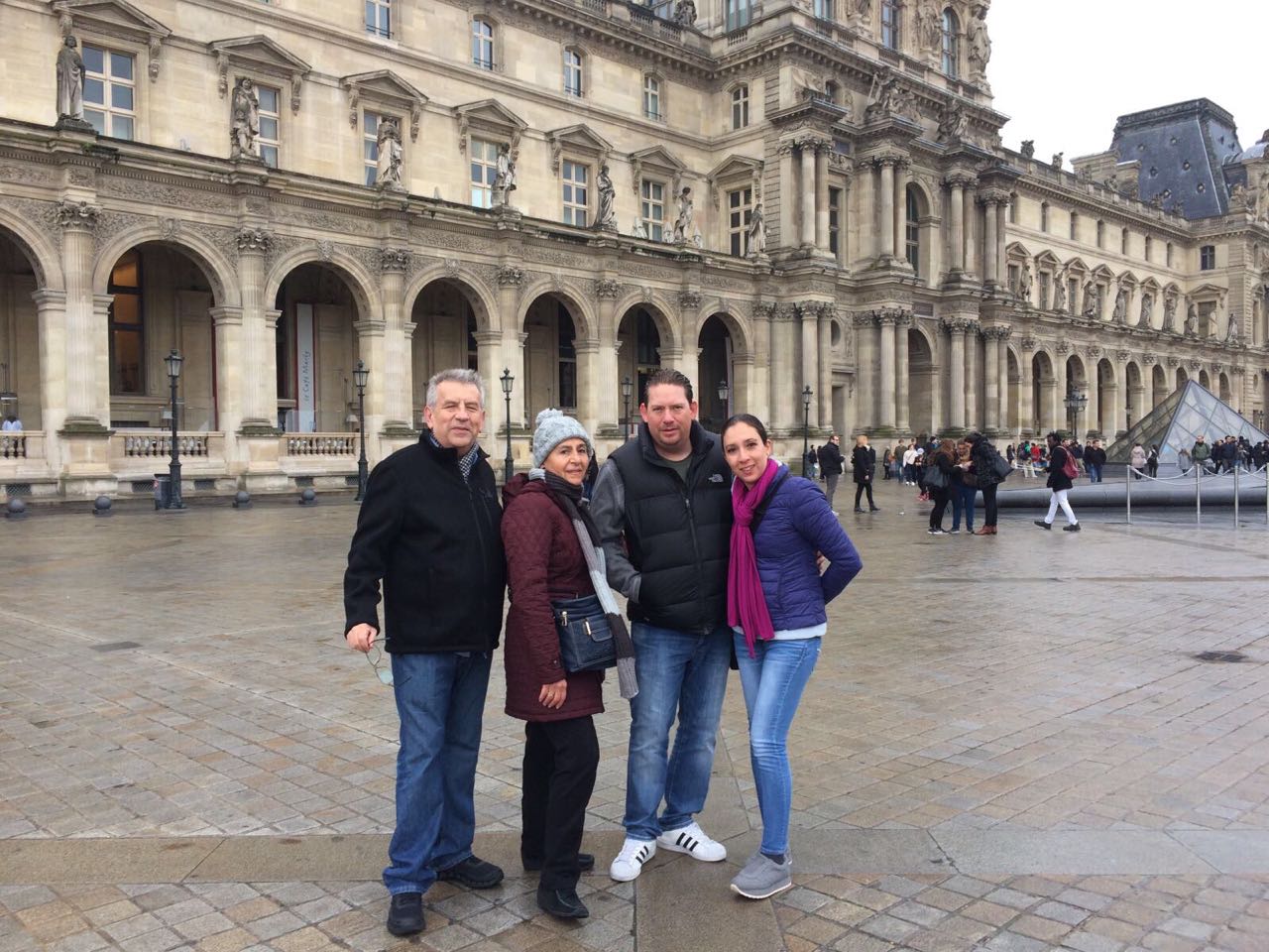 De Festejo de cumpleaños en Emiratos & Europa