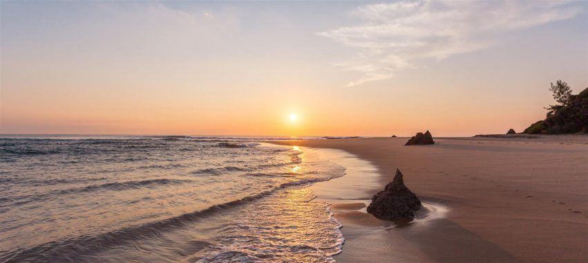 sunset-beach-inhambane-mozambique-850x380.jpg