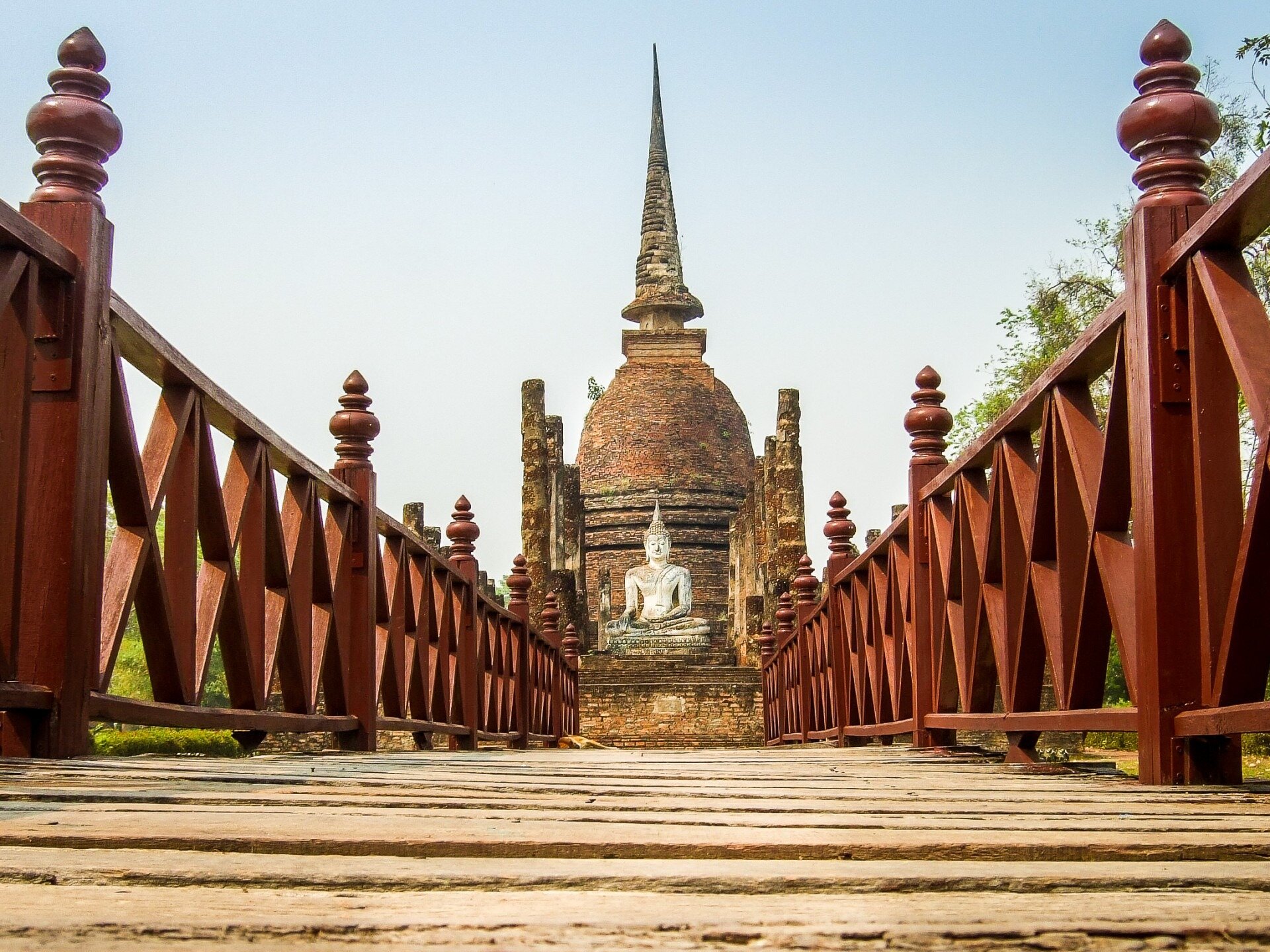 Thailand - path to Budha.jpg