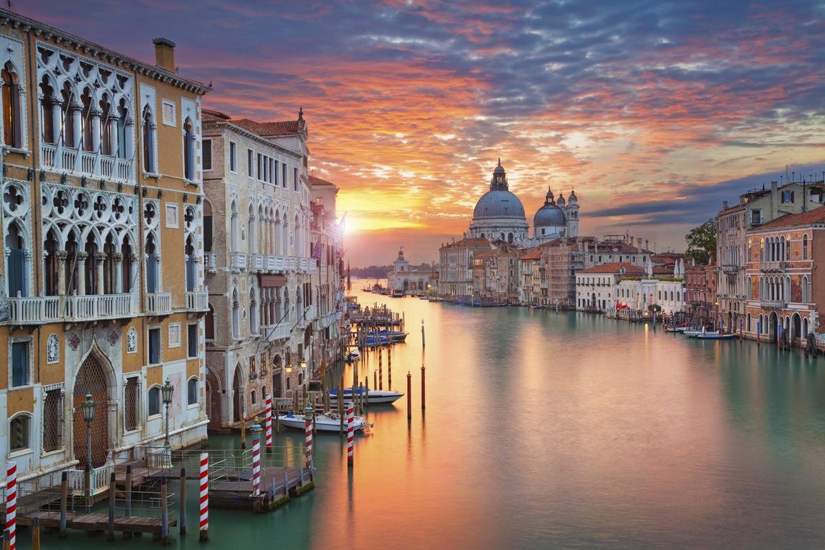 Italia_Venecia_shutterstock_324392561_Rudy Balasko_Shutterstock.jpg