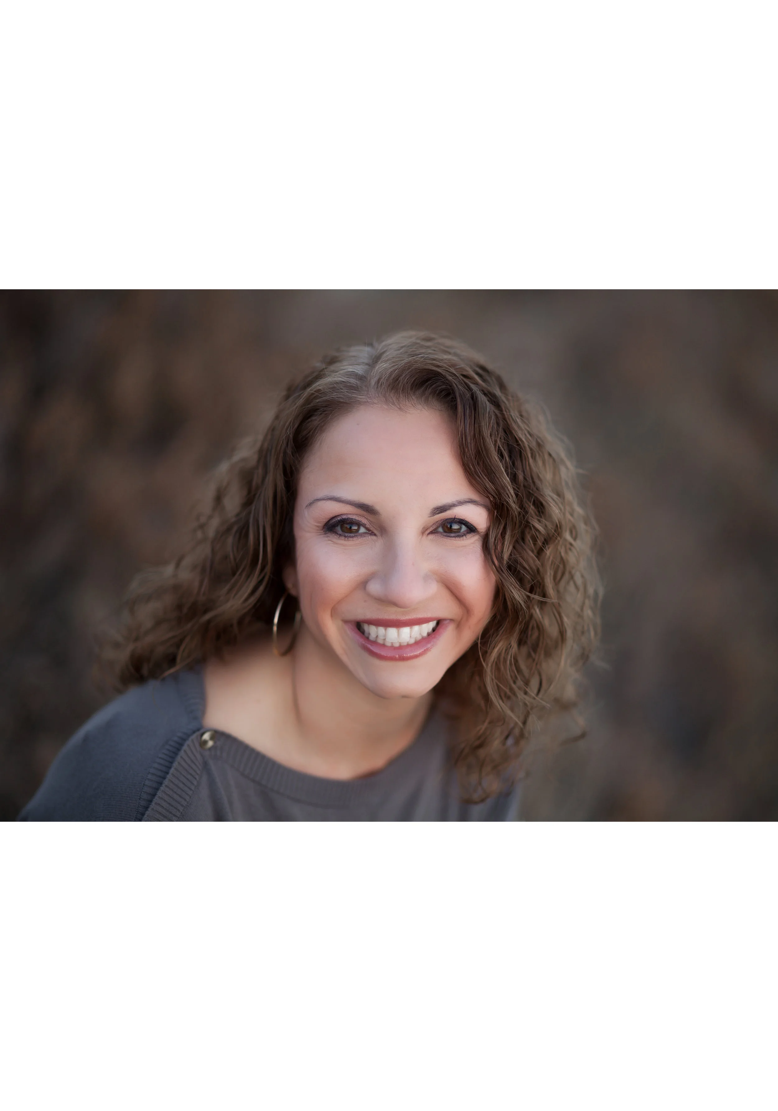 head-shots-gretchen-adams-photography-outdoor-portrait-entrepreneur.jpg