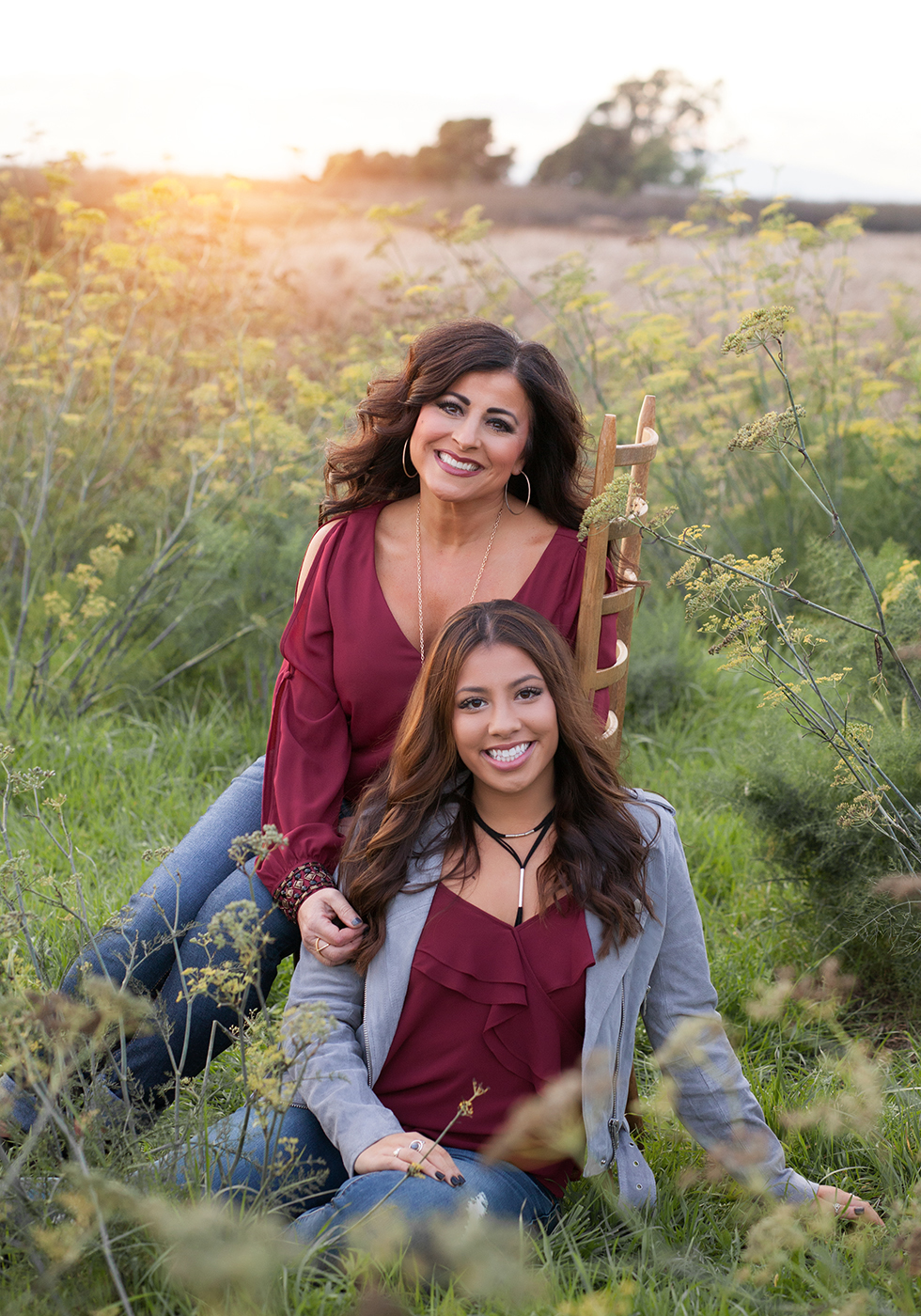 IMG_0313_flowers_family_portrait_mother_daughter_portrait_San_Ramon_Cal_high_family_gretchen-adams-photography.jpg