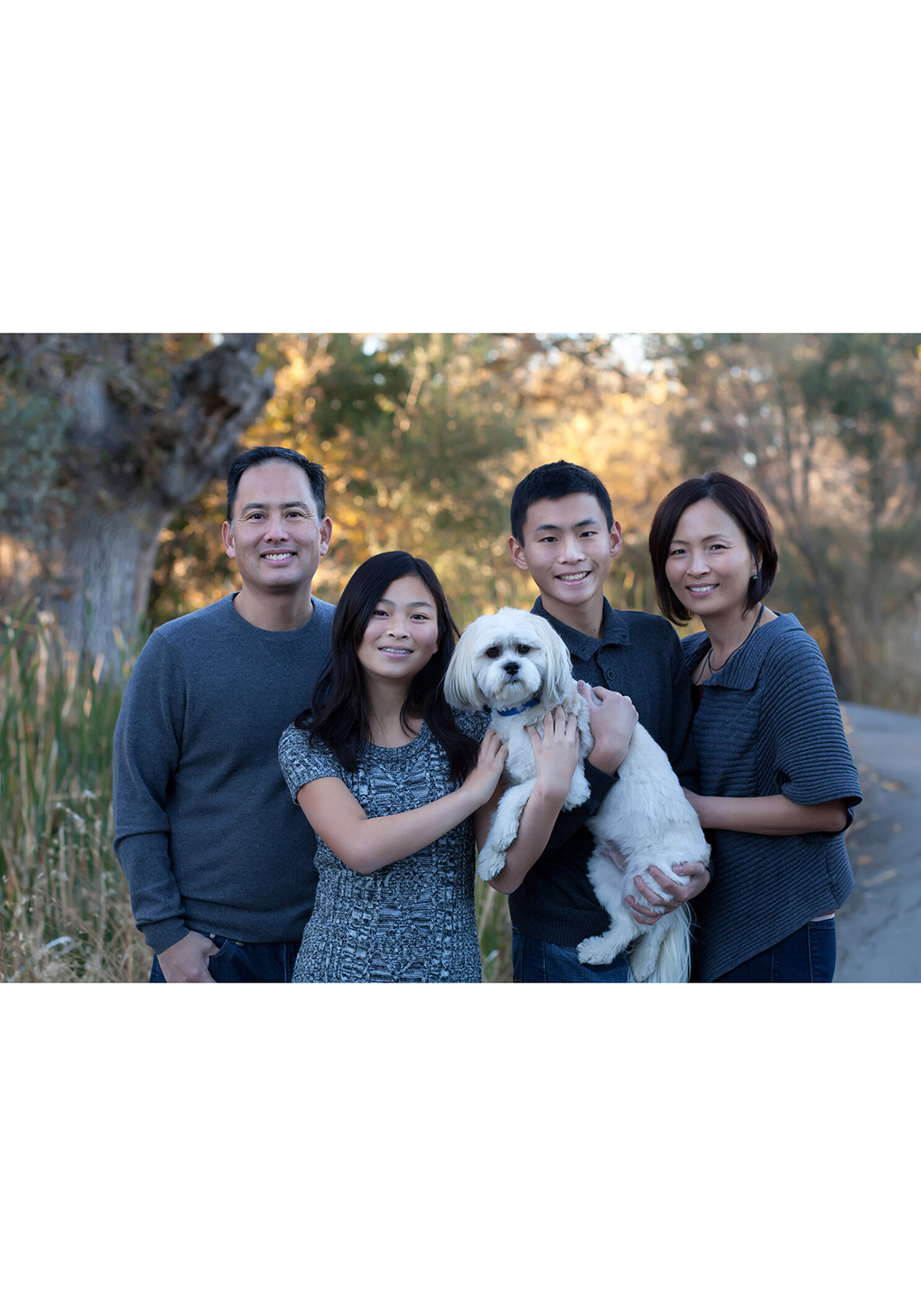 family portrait with dog in walnut creek gernational portrait se