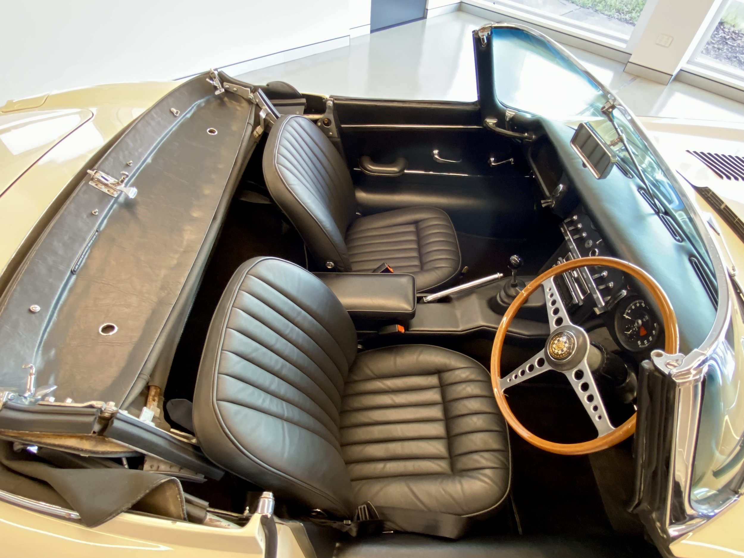 Jaguar E Type 4.2 S1 OTS Cream 1965 (12).jpg