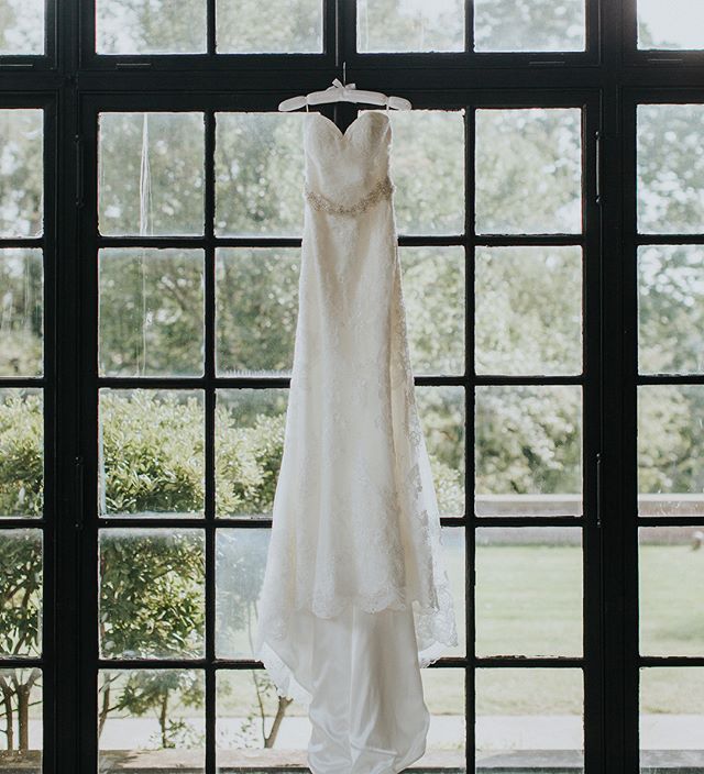 I've never felt like dress shots were my thing but lately I'm loving them! This sunroom at Gardencourt made it especially easy. 
Swipe to see the dress on a super stunning Bride!! #bride #weddingdress #louisvillephotographer #louisvillebride #louisvi