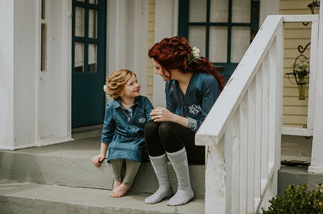 I absolutely love this shot of this bride and her little girl chatting on the porch while they get ready for the wedding.  I&rsquo;ll definitely have to post more of Sam in her dress because she was a STUNNING bride.. Swipe to catch a shot of @michae