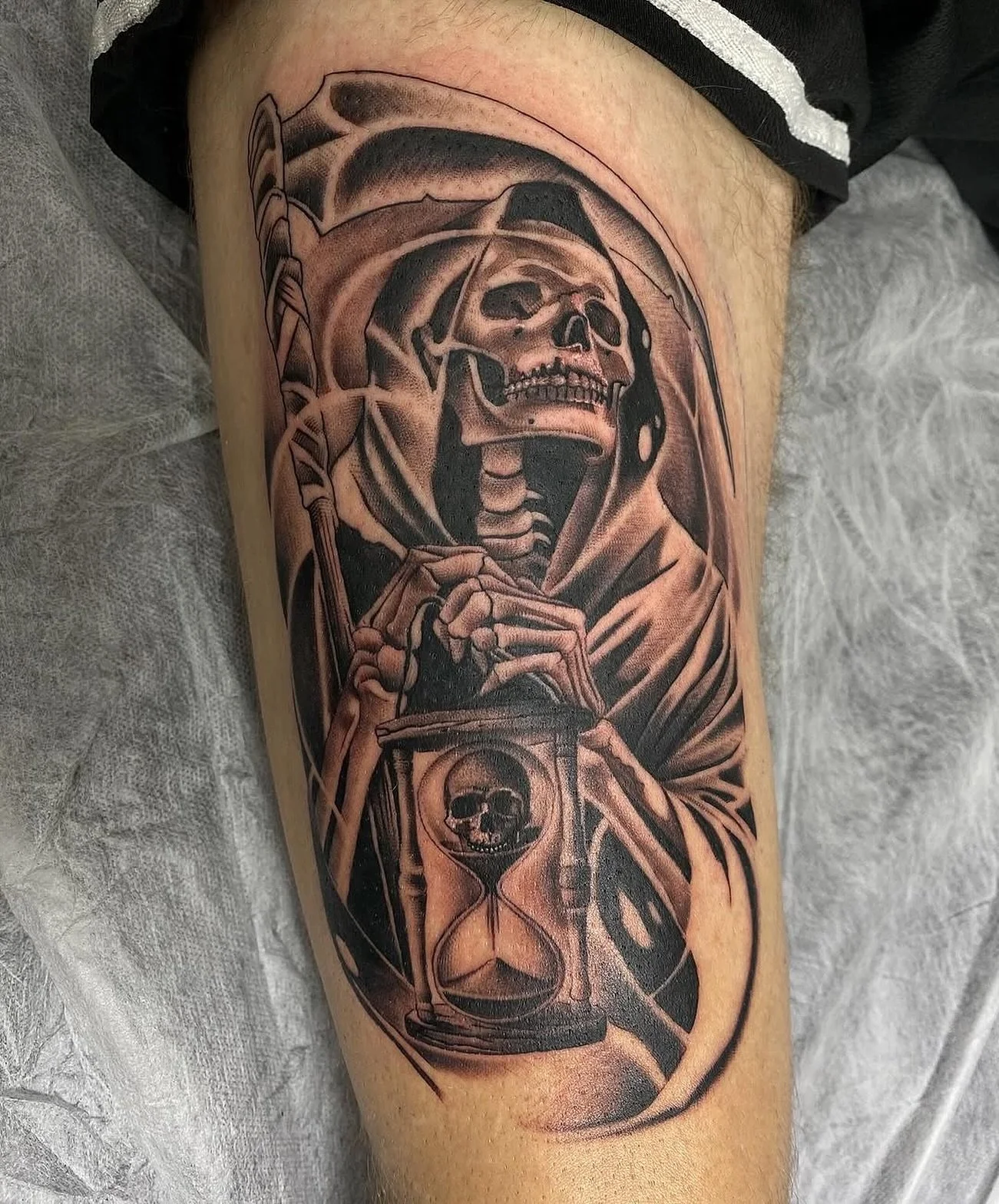 Done by @kadek_skinart 🙌🙌

CONTACT THE STUDIO TO BOOK!!
📧info@swtattoostudio.com
📞 (08)9791 9066
📱 0461 554 950

#tatt #tattoo #blackandgrey #bngtattoo #realism #realismtattoo #realismartist #bngartist #bunbury #local #localartists #southwest #s