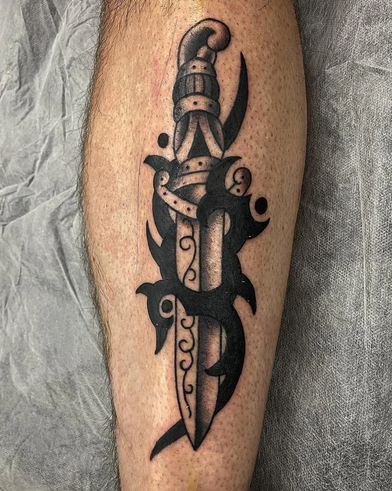 Some killer tribal done by @unclescoobswt yesterday 😮&zwj;💨👌

CONTACT THE STUDIO TO BOOK!!
📧 info@swtattoostudio.com
📞 (08)9791 9066
📱0461 554 950

#tatt #tattoo #blackandgrey #shintattoo #dagger #tribaltattoos #local #localartist #southwest #s