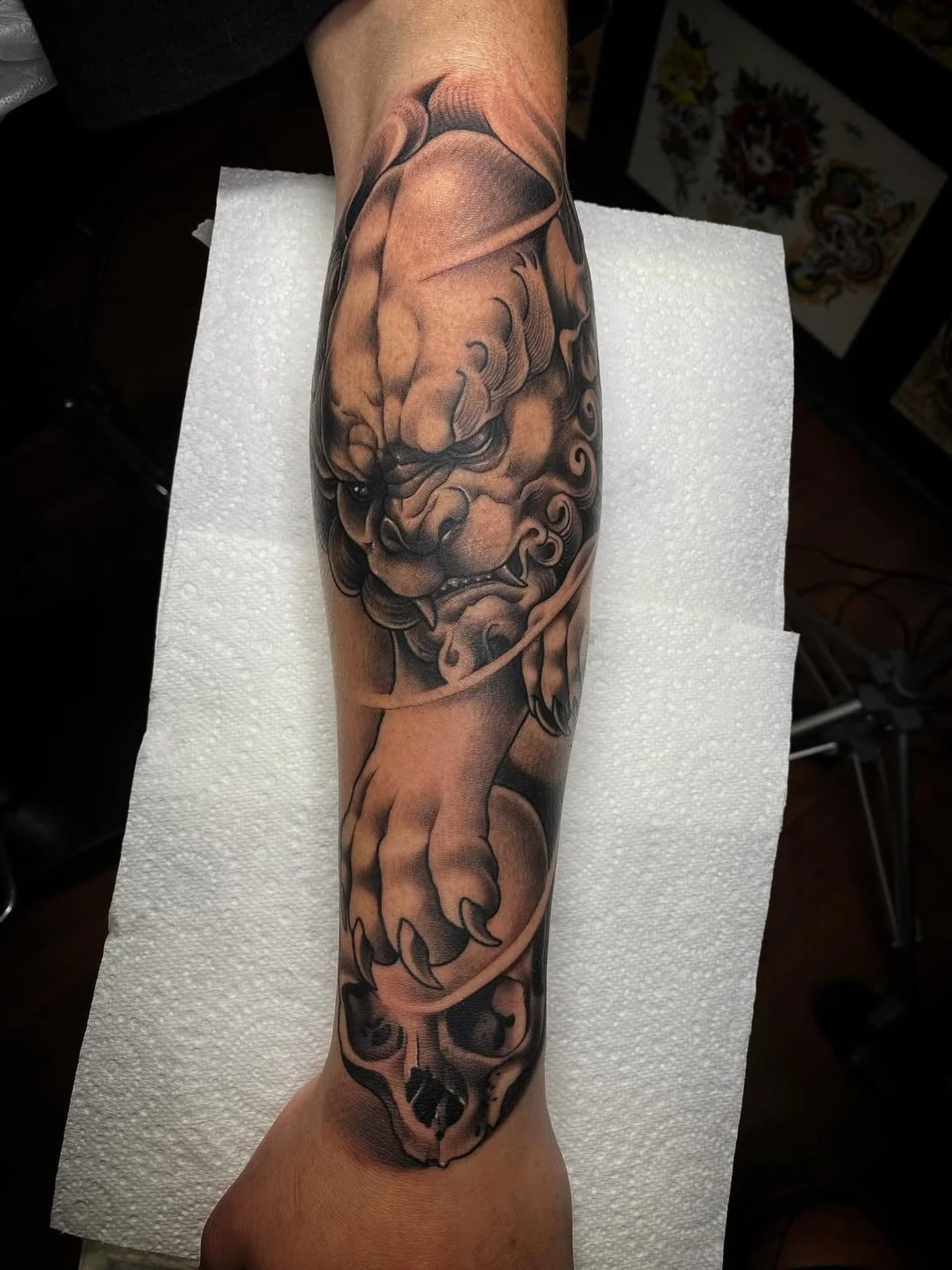 Done by @kadek_skinart 🙌🙌

Contact the studio to book!!
📧 info@swtattoostudio.com
📞 (08)9791 9066 
📱 0461 554 950

#tat #tattoo #blackandgrey #bngtattoo #realism #realismtattoo #realismartist #forearmtattoo #bunbury #local #localartist #southwes