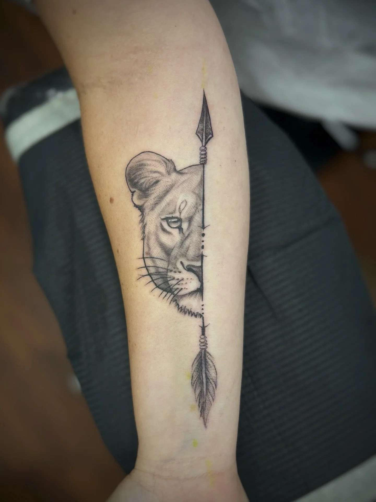 This beauty is part one to a Lion and Lioness matching set! Done by @bam.tattoo_ last week, we look forward to seeing her other half 🙌

Contact the studio to book!!
📧 info@swtattoostudio.com
📞 (08)9791 9066
📱 0461 554 950

#tatt #tattoo #blackand