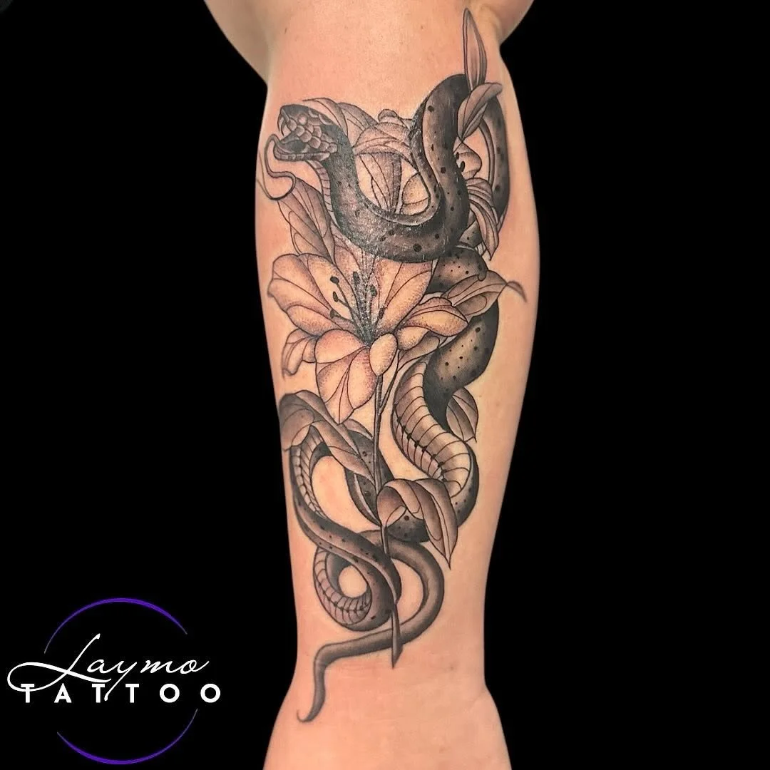 #repost &bull; by @laymo_tattoo 🙌

Contact the studio to book!! 
📧 info@swtattoostudio
📞 (08)9791 9066
📱 0461 554 950

#tat #tattoo #tattooartist #bng #blackandgreytattoo #bngartist #snaketattoo #snake #floral #bunbury #local #localartists #south