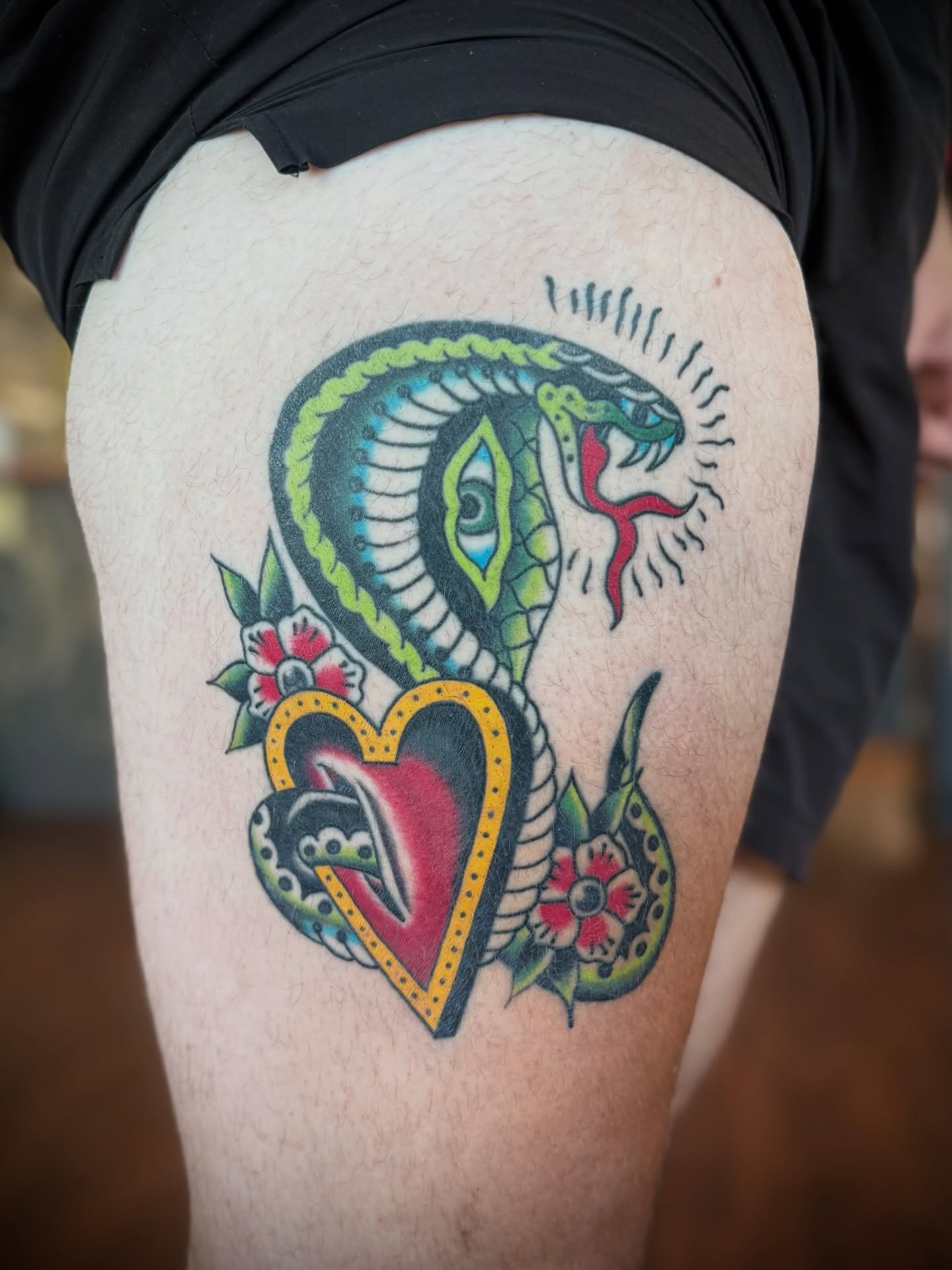 Happily healed and settled for Adrian!!
That colour is just too good 😮&zwj;💨🙌 Done by @unclescoobswt 

Contact the studio to book!!
📧 info@swtattoostudio.con
📞 (08) 9791 9066
📱 0461 554 950

#tat #tattoo #tattooartist #colour #colourtattoo #tra