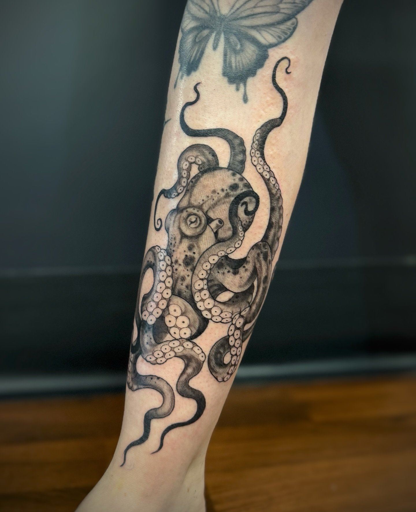 A super fun octopus 🐙 done by @bam.tattoo_ last week!!!

Contact the studio to book 🙌
📧 info@swtattoostudio.com
📞 (08)9791 9066
📱 0461 554 950

#tat #southwesttattooers #octopustattoo #tattooartist #shintattoo