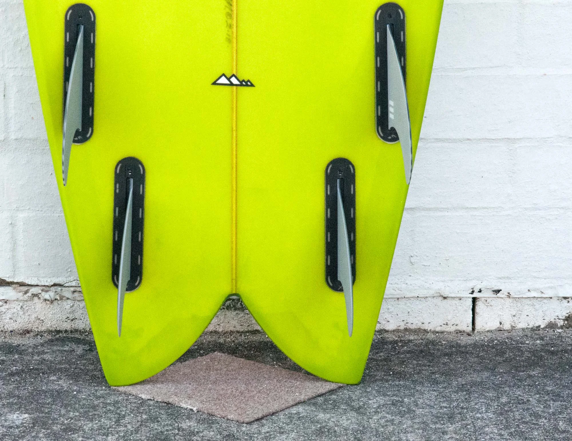 Munro-Surfboards-Fish-6-6-quad-yellow-1-5.jpg