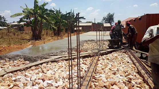 17 - AIC Schule Spendierung Uganda.jpg