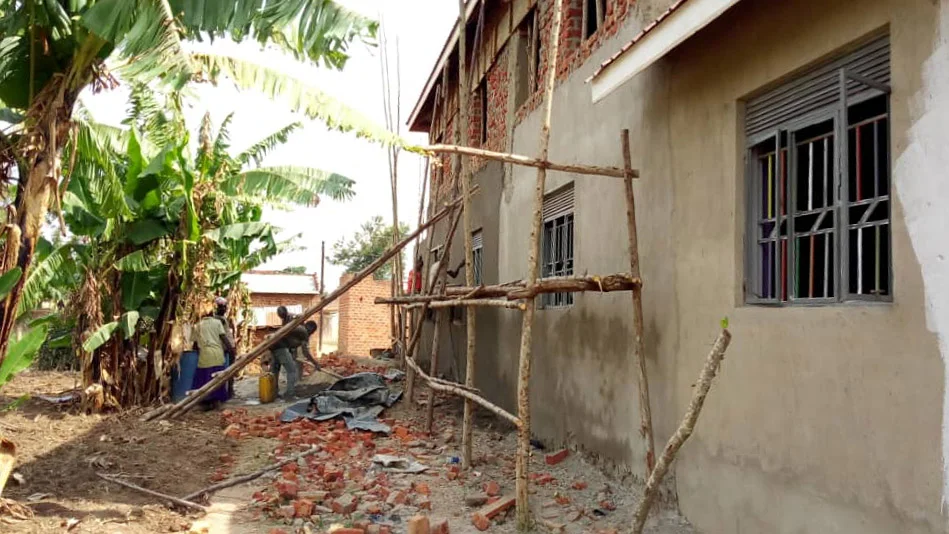 AIC Vorschule in Uganda Bauarbeit.jpg