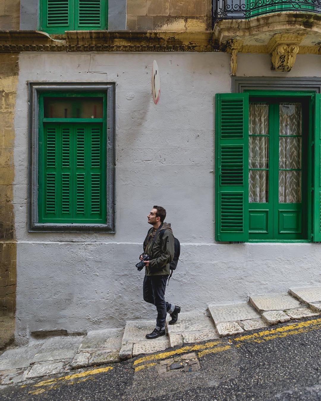 András wandering through the streets of Valletta.