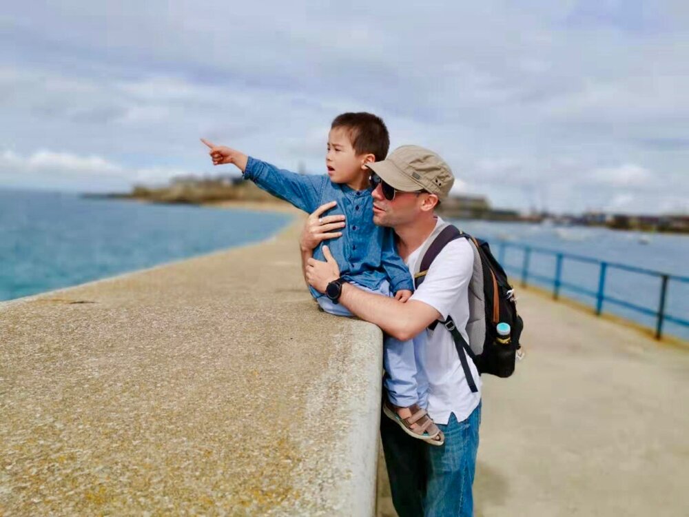 Damien and his youngest on vacation in France