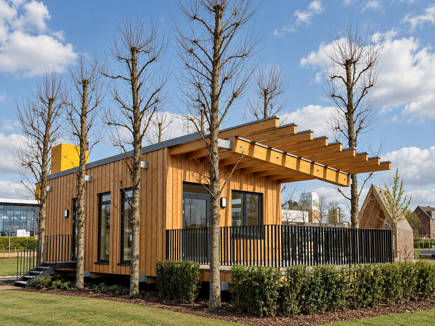 Moderner Holzpavillon unter Wolkenhimmel.png