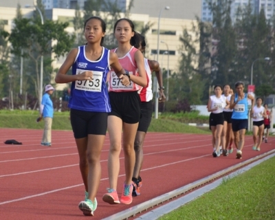 Dora forming the leading pack.