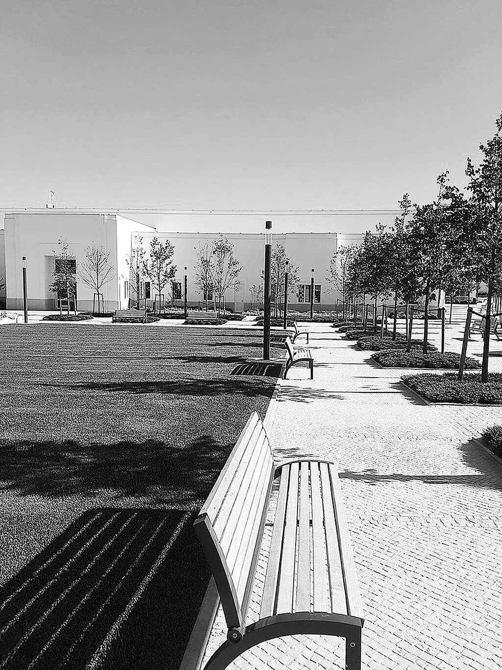 HESS-URBANBENCH-CORVUS01-03b.jpg