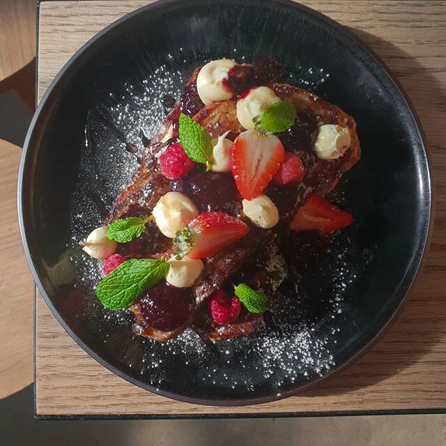 French toast lovers where you at?! 👐 
Full takeaway menu running 🍓 #kingofthecastlecafe #lovecentralgeelong #themainspring #openforgeelong