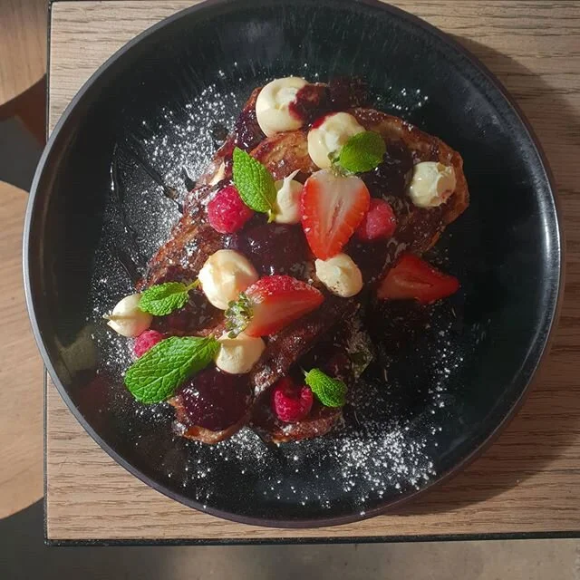 French toast lovers where you at?! 👐 
Full takeaway menu running 🍓 #kingofthecastlecafe #lovecentralgeelong #themainspring #openforgeelong