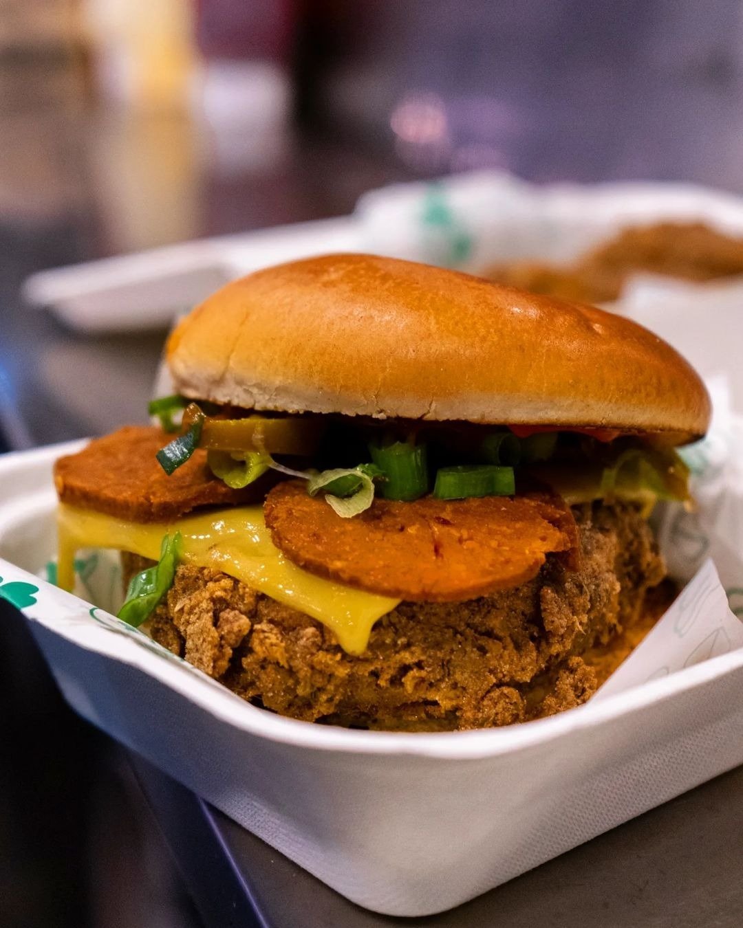 More vegan goodness on the way with @nofrickinchicken 🌱

Don't miss out on their gorgeous plant-based flavours with burgers, fried chicken and loaded fries 😋

📆 Friday 29th November
📍 @lcbdepot, LE1
🎟️ Available via: https://wegottickets.com/eve