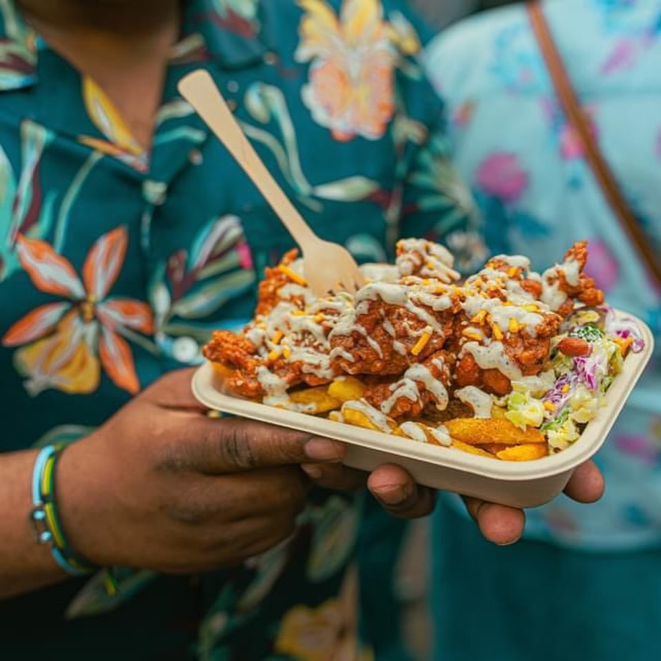 Just a few short days until our final event of the year 🥹💖

👇Here&rsquo;s all the food you can dig into:
@what__the__cluck 
@nofrickinchicken (VG)
@plantuguese (VG)
@urbanspicebox 
@sticky_beaks 
@chapperscheesecakes (VG)
&amp; Beer, cocktails, wi