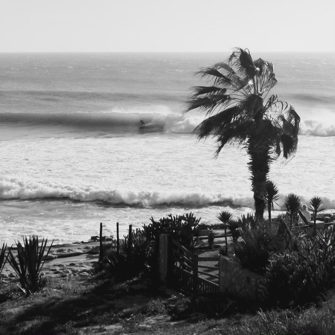 RUN AWAY FROM FLAT DAYS WITH 20% OFF
Summer in the Northern Hemisphere can be a surfer's worst nightmare: flat waves and overcrowded beaches.
We get it. That's why we launched the escape program offering a 20% discount on all products to help you get