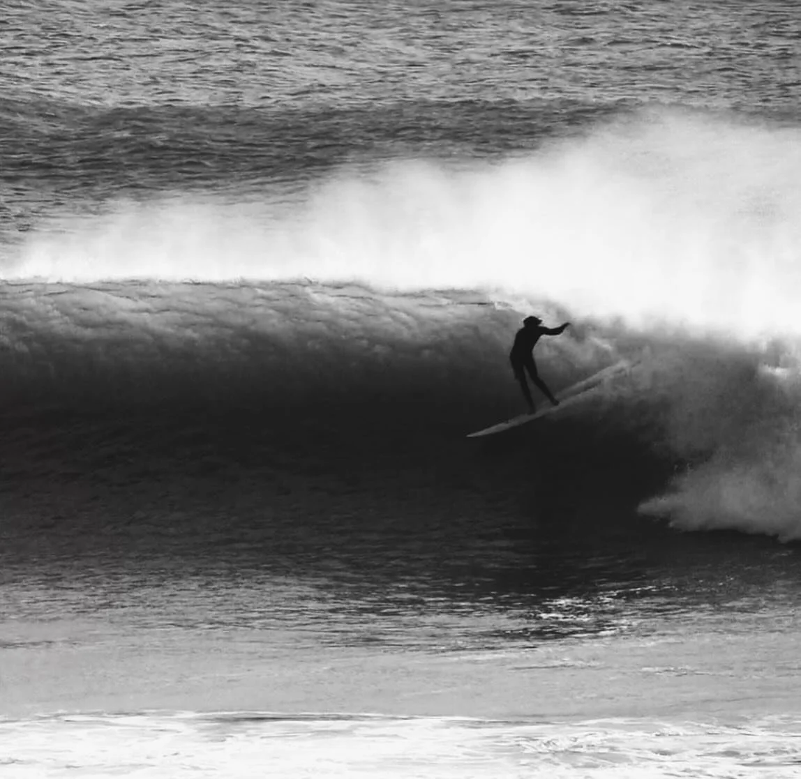 Imagine going on an epic journey in search of the perfect waves, with the Coffin Bag Migra by your side, ready to protect your boards in every move. Each trip is a new adventure, an opportunity to explore remote places and surf on crystal clear waves