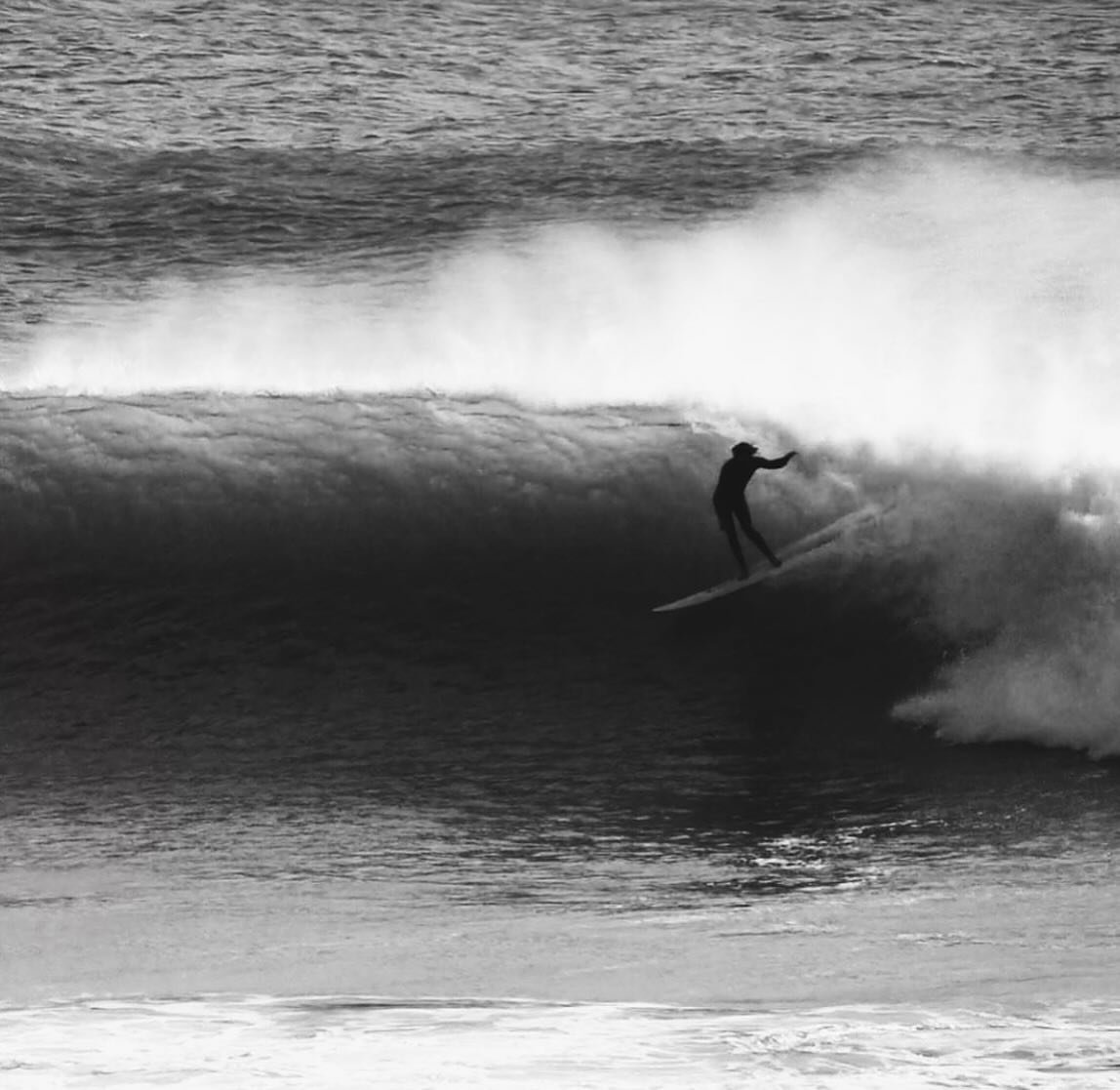 Imagine going on an epic journey in search of the perfect waves, with the Coffin Bag Migra by your side, ready to protect your boards in every move. Each trip is a new adventure, an opportunity to explore remote places and surf on crystal clear waves