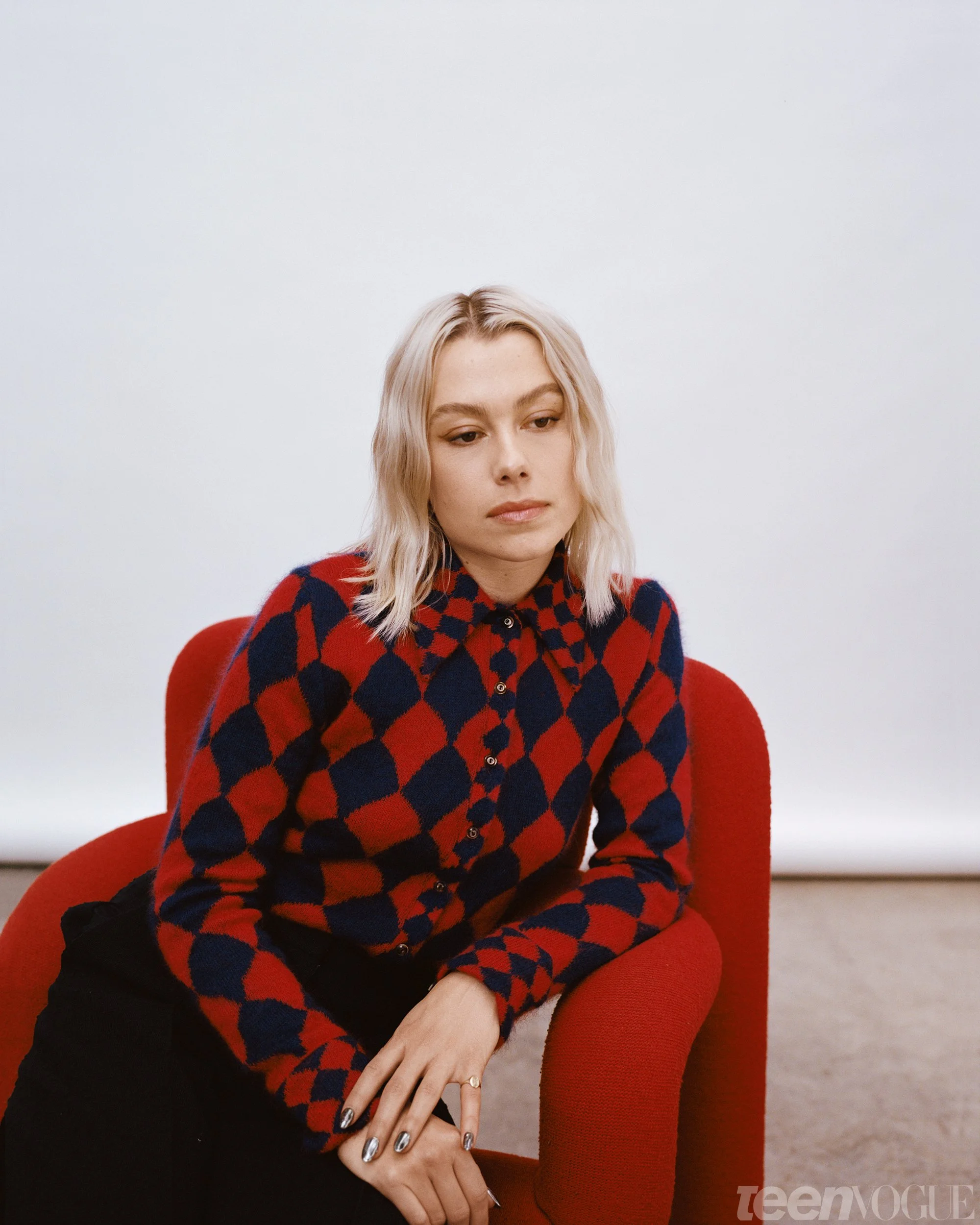TV_OctCover2022_PhoebeBridgers-06.jpg