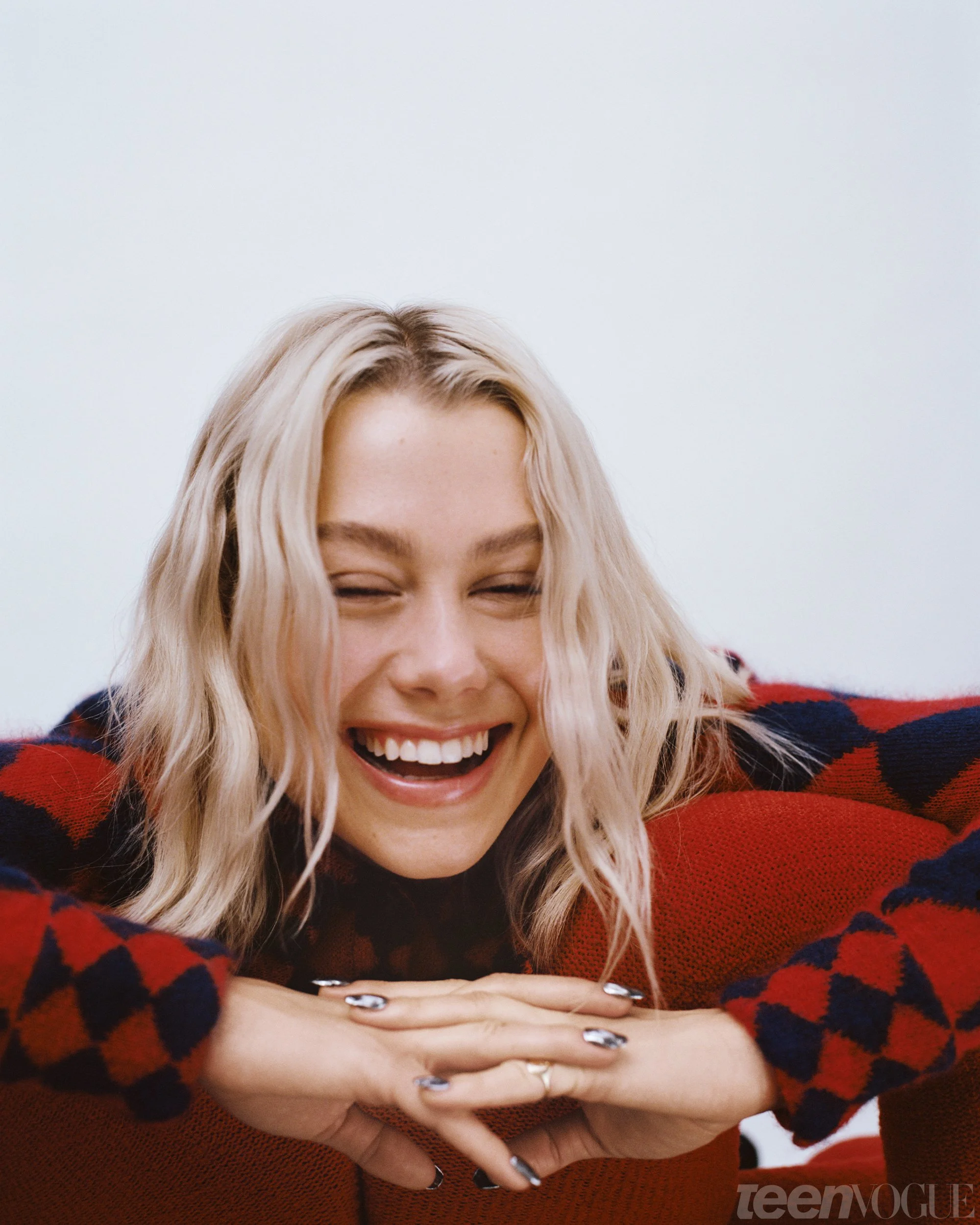 TV_OctCover2022_PhoebeBridgers-04.jpg