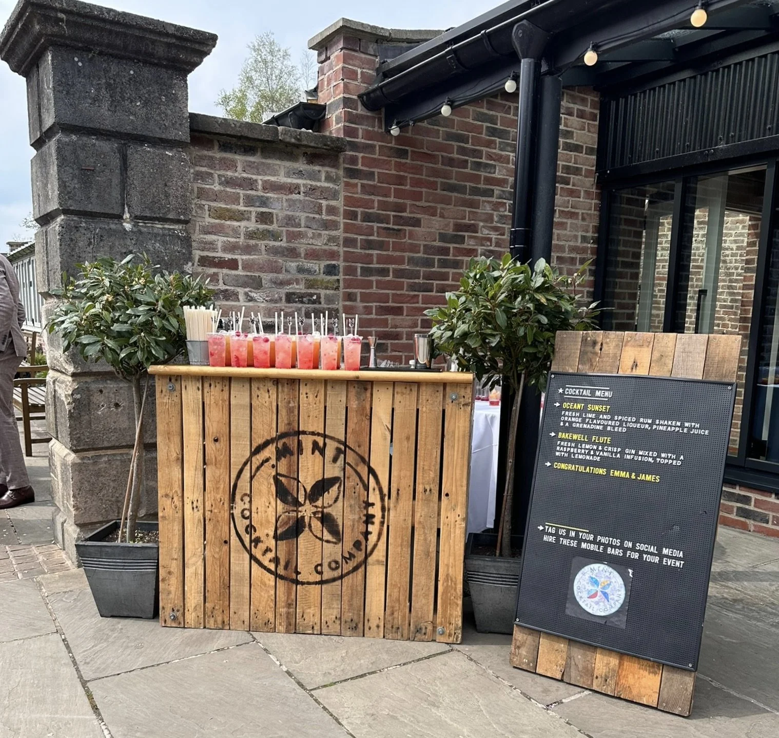 mobile cocktail bar wedding