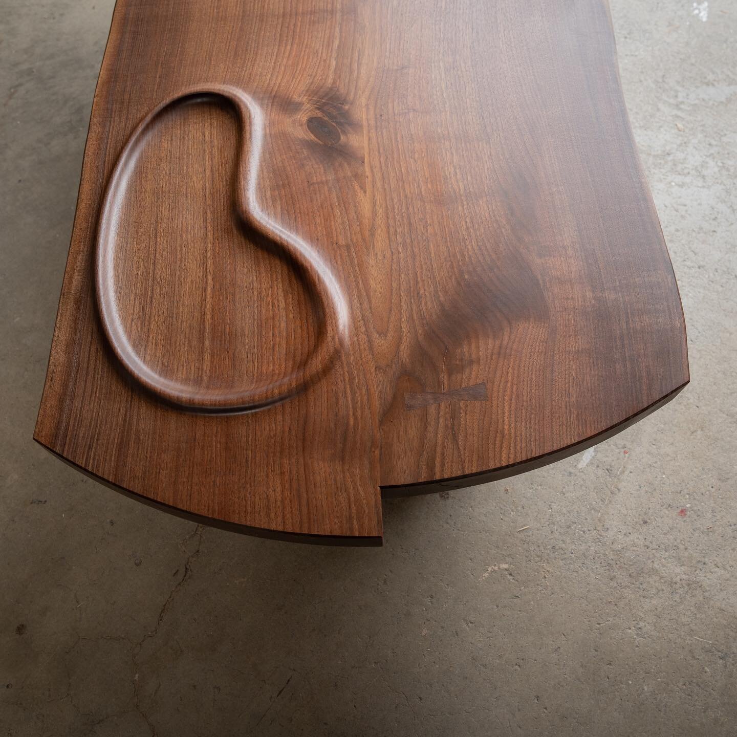 I made the Kidney Coffee table for this year&rsquo;s Utah Design Exhibit. It&rsquo;s a playful and touchable piece. Now on sale through my website 

@utahdesignexhibit #finewoodworking #woodworking #walnut #madeslowtolastlong #handshaped